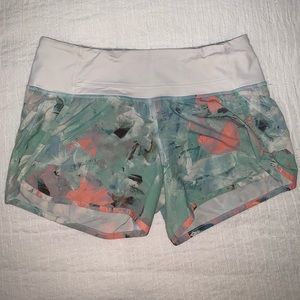 Rare Lululemon size 4 shorts- Great condition
